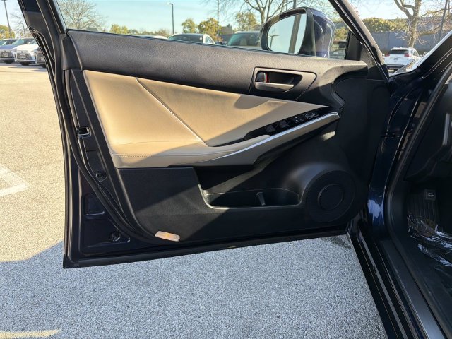 Used 2017 Lexus IS 300 AWD w/ Navigation System Package image 11
