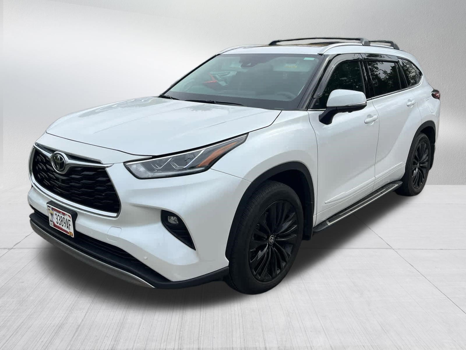 Used 2025 Toyota Highlander Platinum AWD/4WD image 2