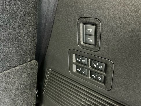 Used 2025 INFINITI QX80 Sensory image 34