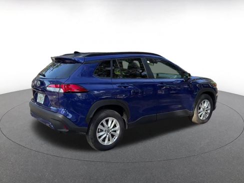 Used 2025 Toyota Corolla Cross LE image 15