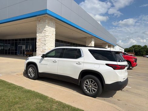 Used 2022 Chevrolet Traverse LT FWD image 4