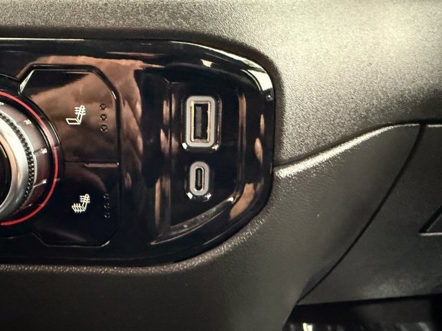 Used 2025 GMC Sierra 1500 SLT AWD/4WD image 39