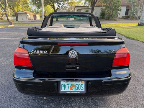 Used 2002 Volkswagen Cabrio GLX image 6