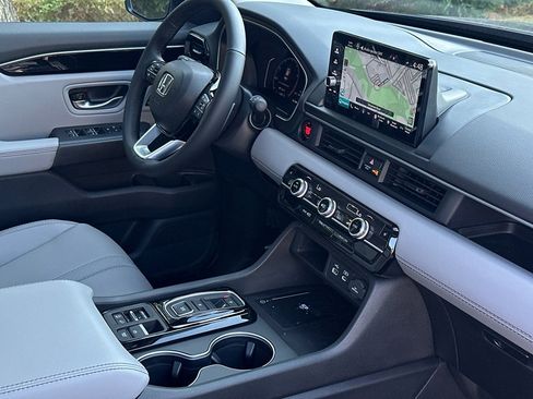 New 2025 Honda Pilot Touring image 9