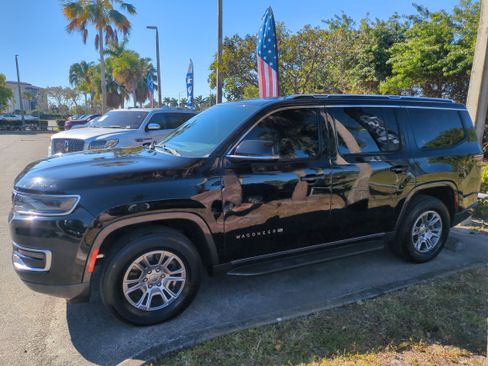 Certified 2022 Jeep Wagoneer Series I image 8