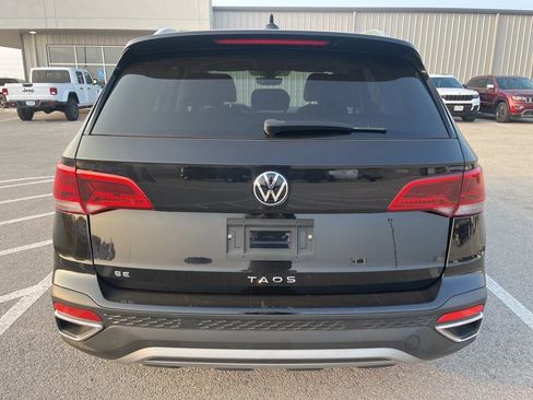Used 2023 Volkswagen Taos SE w/ Black Wheel Package FWD image 4