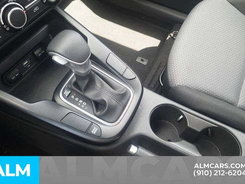 Used 2025 Kia Soul LX w/ LX Technology Package FWD image 25