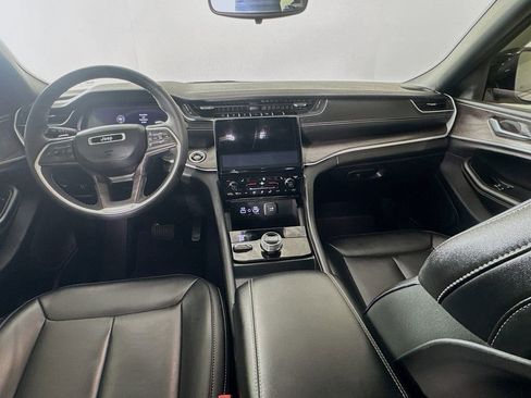 Used 2024 Jeep Grand Cherokee L Limited w/ Black Appearance Package image 13