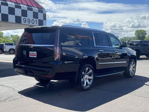 Used 2020 Cadillac Escalade ESV Luxury AWD/4WD image 7