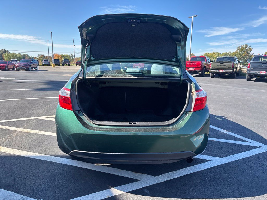 Used 2015 Toyota Corolla LE FWD image 9