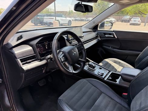 Used 2023 Mitsubishi Outlander SE FWD image 14