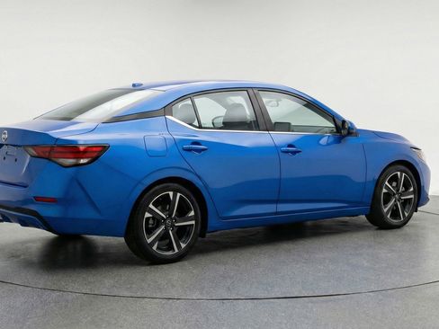 Used 2025 Nissan Sentra SV image 9