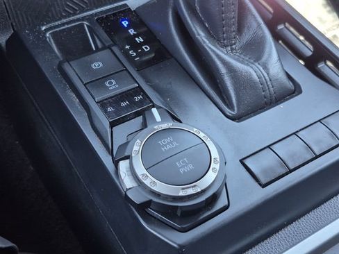 Used 2024 Toyota Tacoma SR5 AWD/4WD image 18