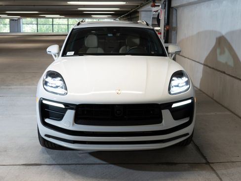 Certified 2026 Porsche Macan AWD/4WD image 6