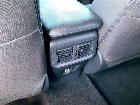 Used 2025 Toyota RAV4 XLE AWD/4WD image 28
