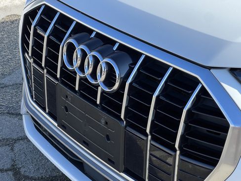 Used 2019 Audi Q3 2.0T Premium w/ Convenience Package image 12