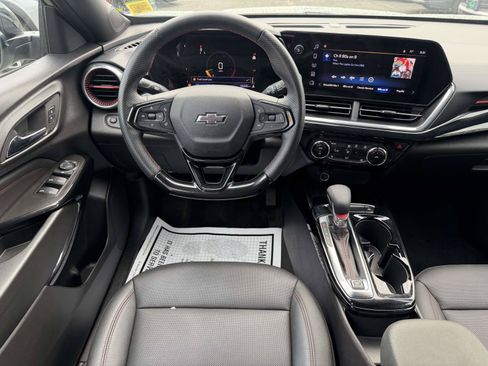 Certified 2024 Chevrolet Trax RS FWD image 12