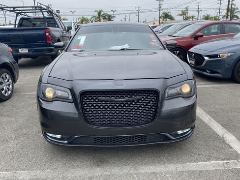 Used 2019 Chrysler 300 S RWD image 3