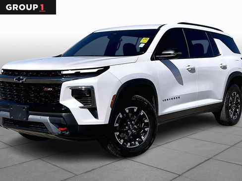 Used 2025 Chevrolet Traverse Z71 image 1