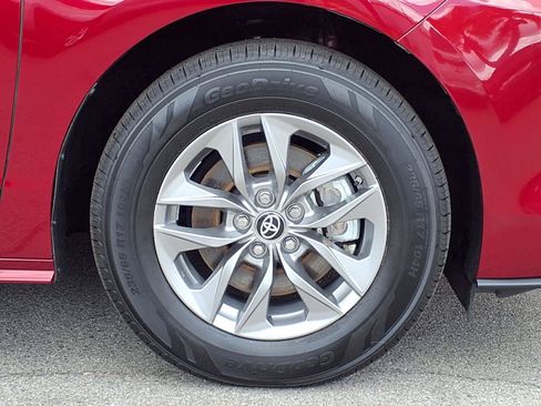 Certified 2025 Toyota Sienna LE FWD image 6
