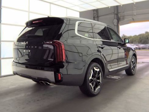 Used 2023 Kia Telluride S w/ S Sunroof Package FWD image 2