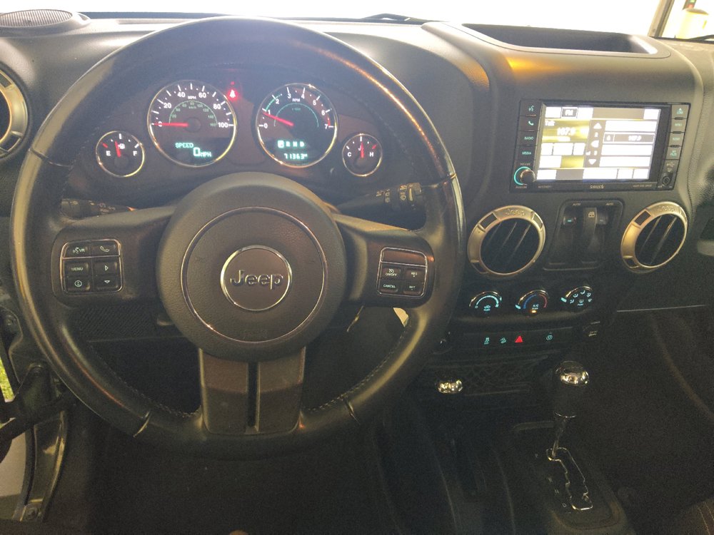 Used 2018 Jeep Wrangler Sahara w/ Connectivity Group AWD/4WD image 22