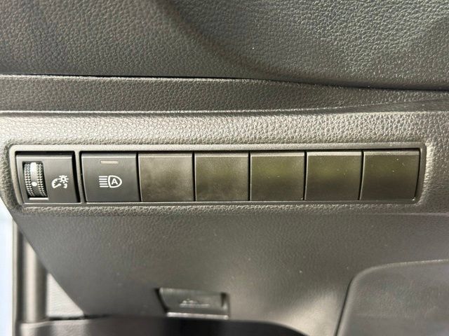 Used 2025 Toyota Corolla LE FWD image 30