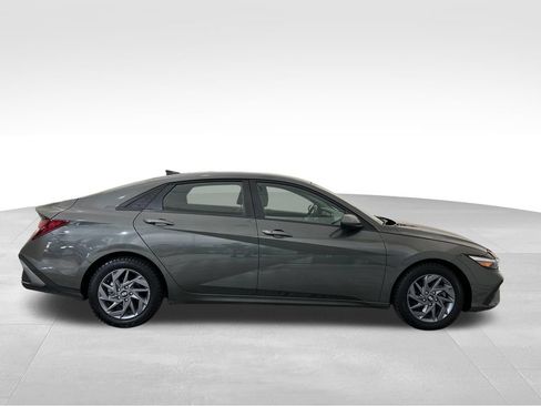 Used 2024 Hyundai Elantra SEL FWD image 7