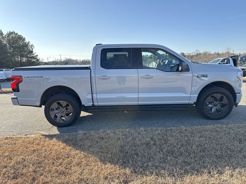 Used 2024 Ford F150 Lightning Flash image 11