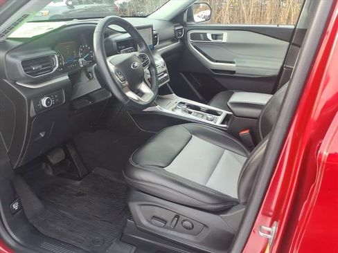 Certified 2022 Ford Explorer XLT w/ Equipment Group 202A image 17