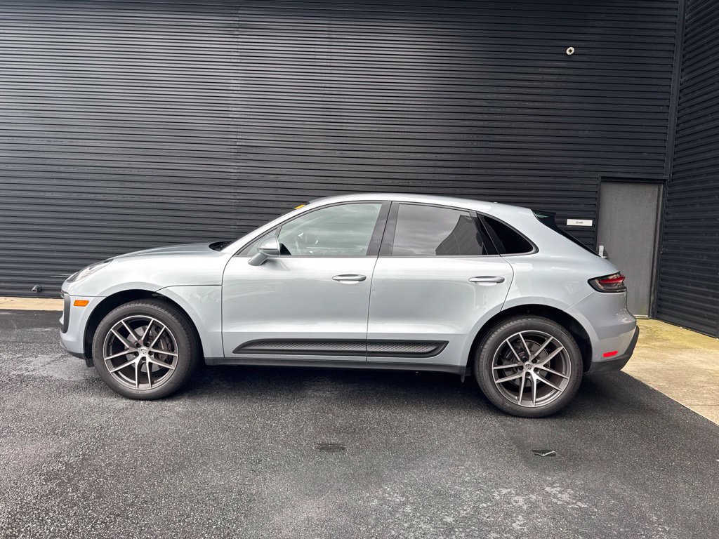 Certified 2024 Porsche Macan AWD/4WD image 2