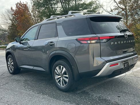 New 2025 Nissan Pathfinder SL image 7