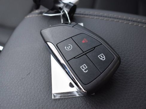 Used 2024 GMC Canyon Denali AWD/4WD image 14