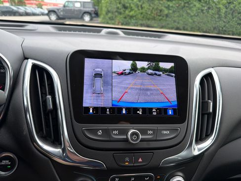 Used 2024 Chevrolet Equinox LT FWD image 18