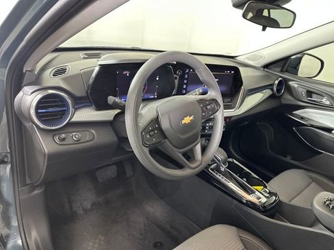 Used 2025 Chevrolet Trax LT image 13