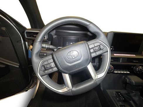 New 2026 Toyota 4Runner SR5 AWD/4WD image 12