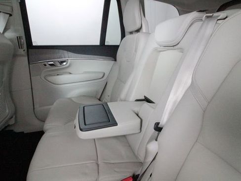Certified 2025 Volvo XC90 B6 Plus w/ Protection Package Premier image 28