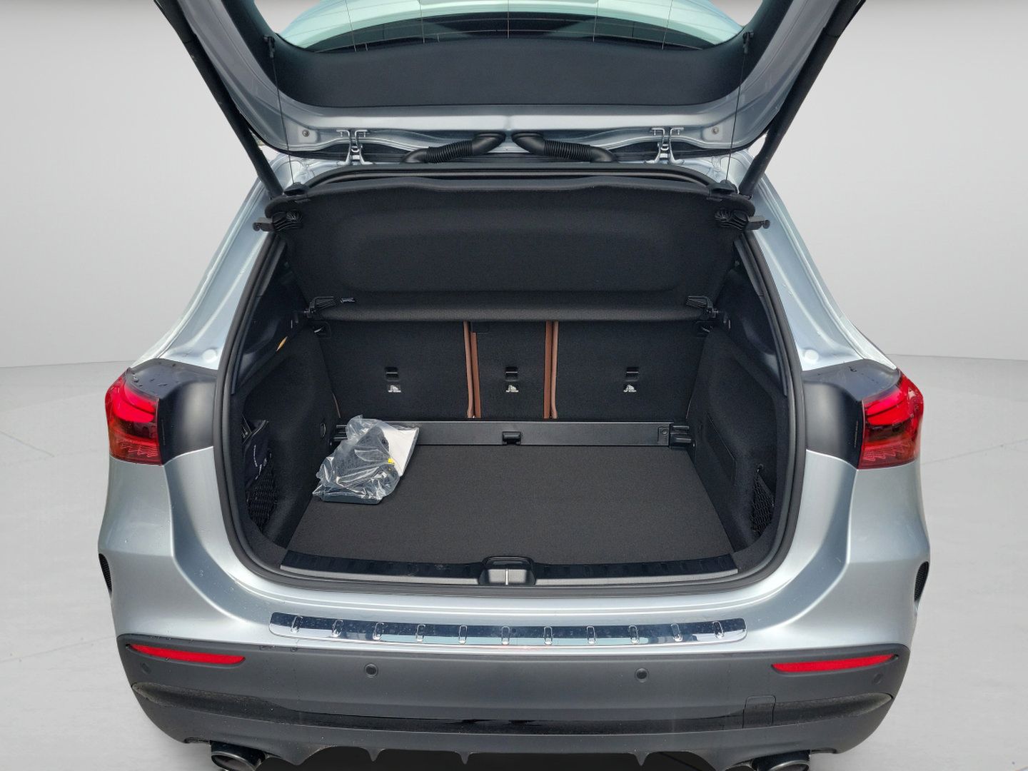 New 2026 Mercedes-Benz GLA 35 AMG 4MATIC image 5