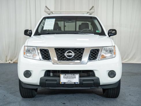 Used 2021 Nissan Frontier SV RWD image 2