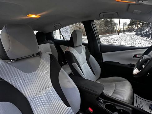 Used 2018 Toyota Prius Two image 29