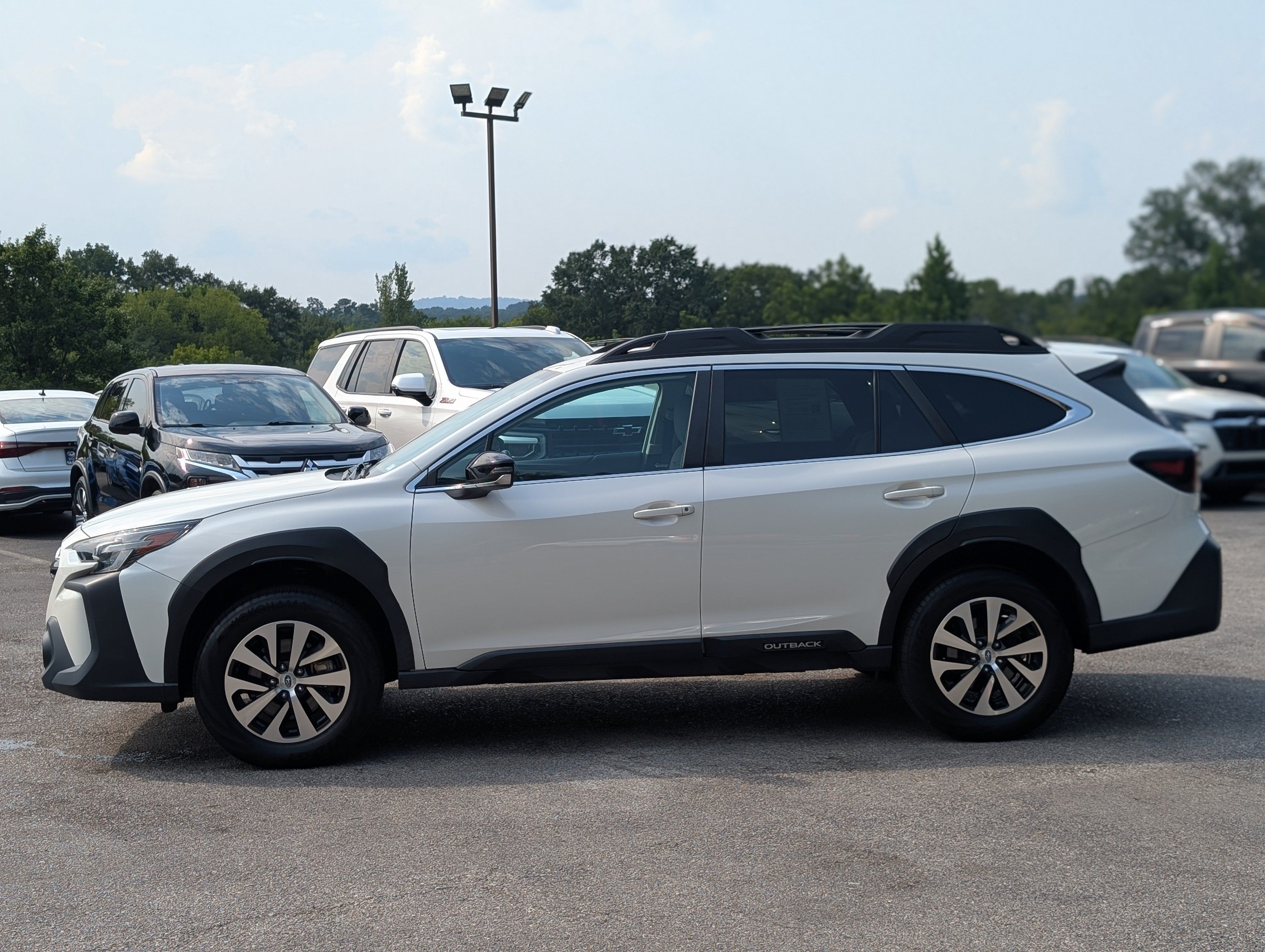 Used 2023 Subaru Outback Premium AWD/4WD image 6