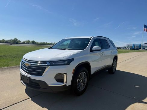 Used 2023 Chevrolet Traverse LT image 11