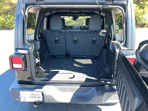 Used 2024 Jeep Wrangler Sport S image 28