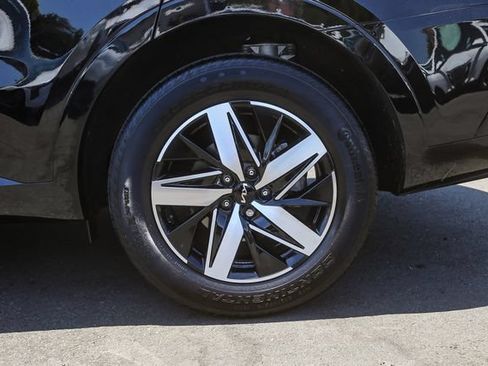 Used 2023 Kia Sorento S FWD image 11