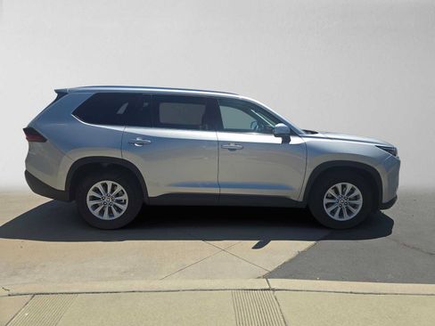 Certified 2026 Toyota Grand Highlander FWD image 2