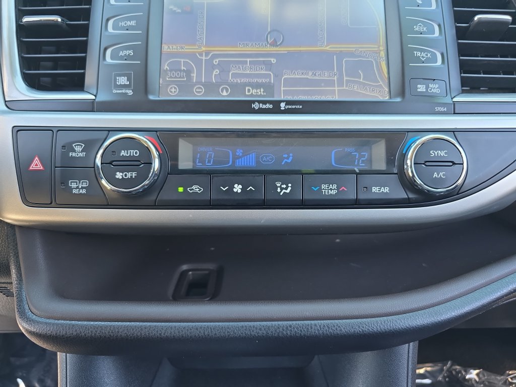 Used 2014 Toyota Highlander Limited Platinum FWD image 29