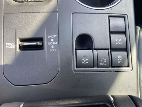Used 2023 Toyota Highlander XLE FWD image 27