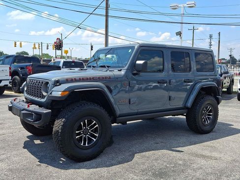 Used 2025 Jeep Wrangler Unlimited Rubicon AWD/4WD image 3