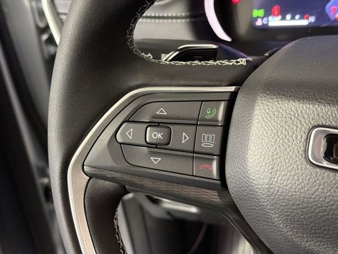 New 2025 Jeep Grand Cherokee L Laredo image 16