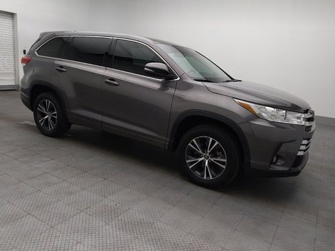 Used 2018 Toyota Highlander Plus FWD image 11